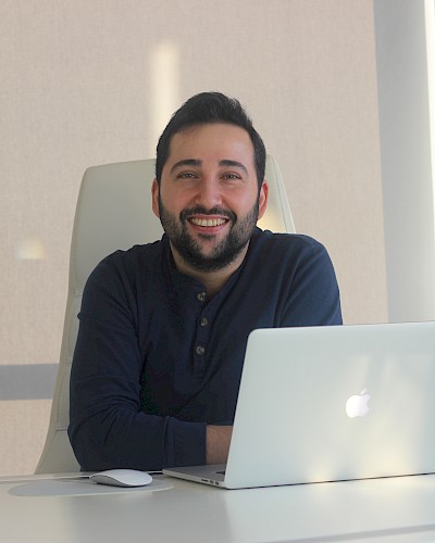 Kaan G&uuml;lten